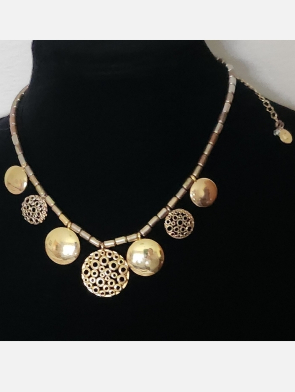 VTG 80S Liz Claiborne Signed Gold Tone Necklace